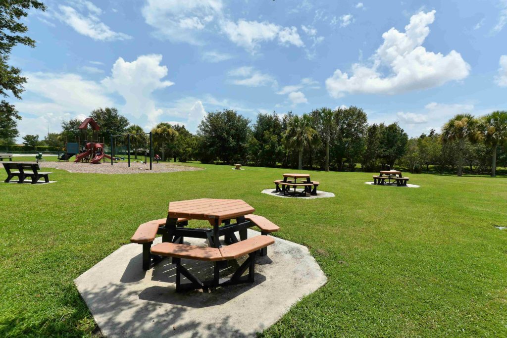 Sugar Mill Lakes in Palmetto Picnic Areas