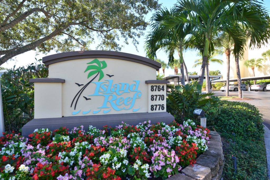 Island Reef in Siesta Key Entrance Sign