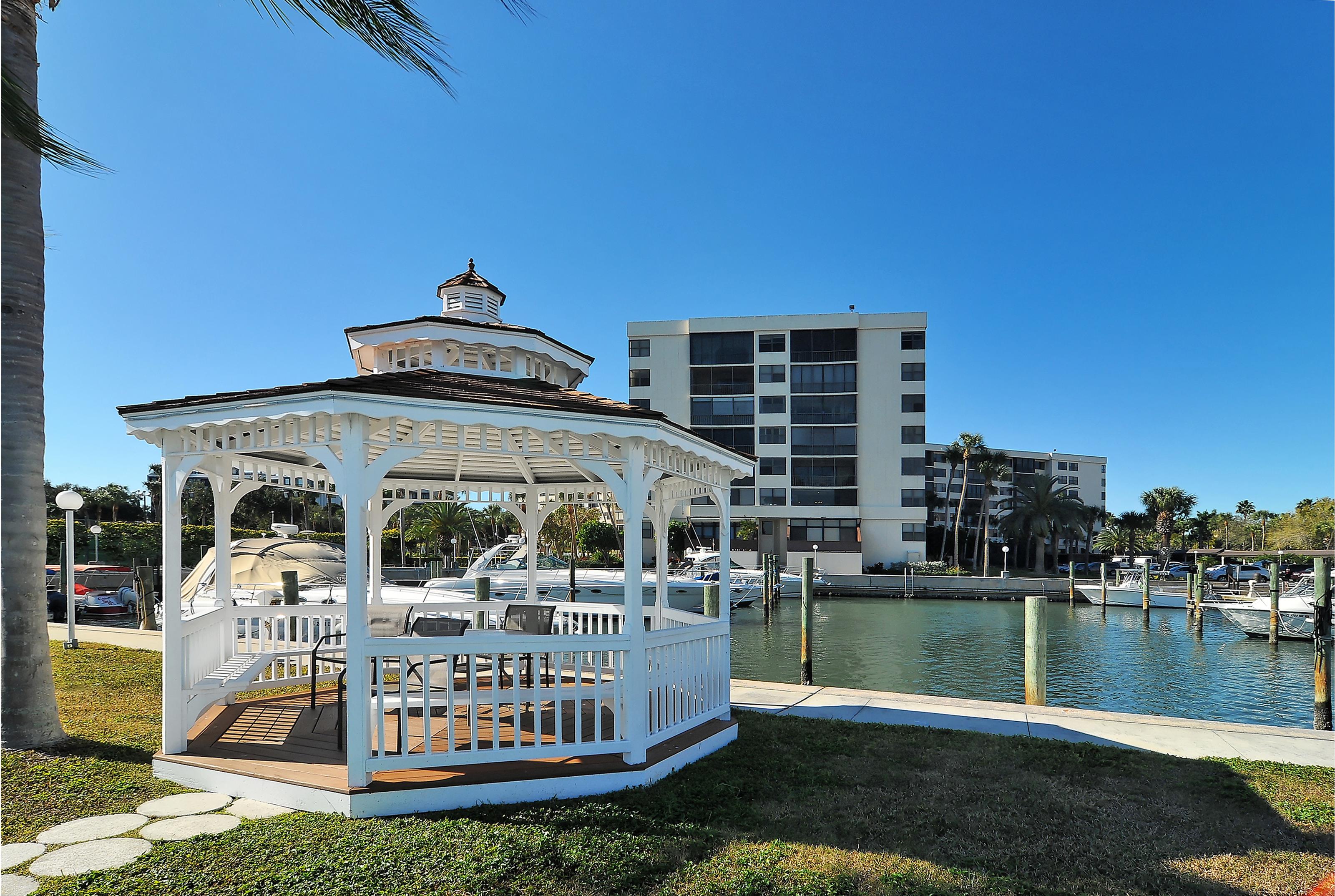 yacht harbor towers condos for sale