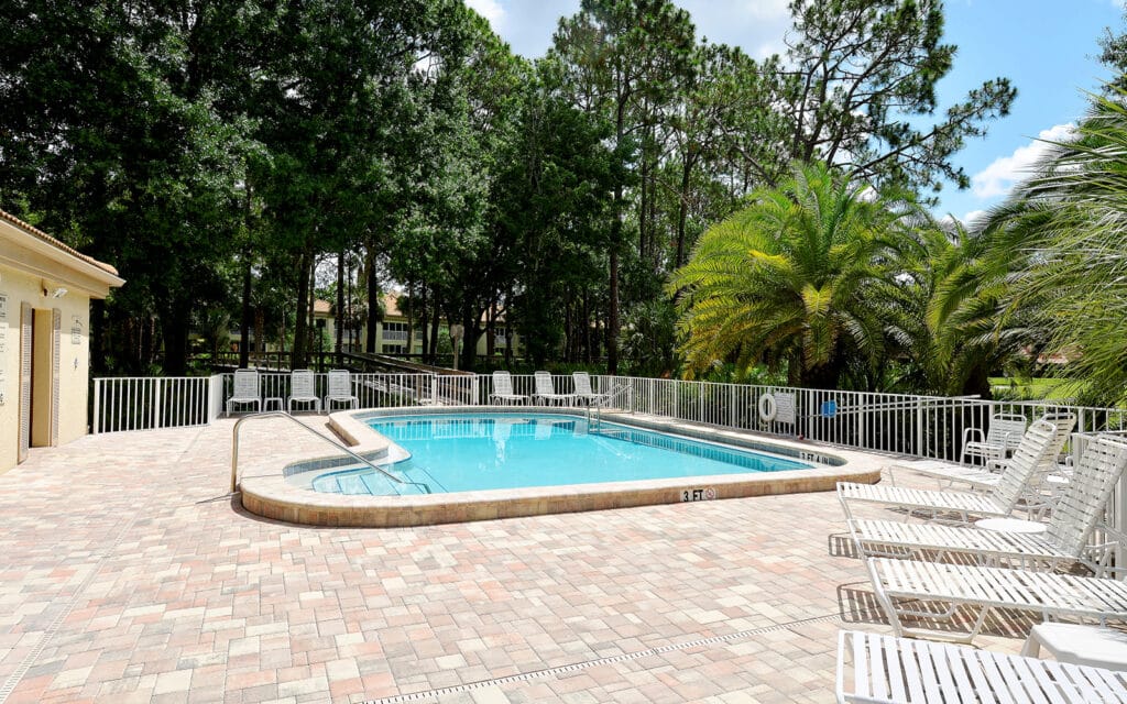 Woodland Grove Sarasota Condos for Sale at the Meadows